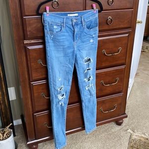 Levi’s 720 High Rise Super Skinny Size 28